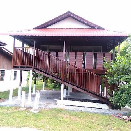 Rumah Kurnia Kangar Esterno foto